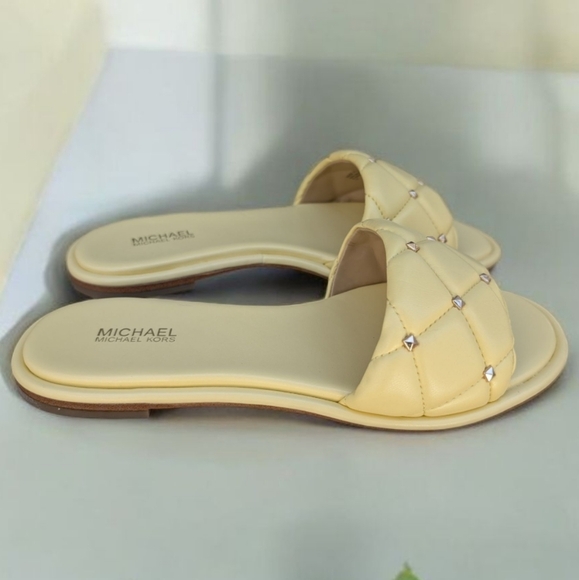 Michael Kors Women's Rina Slide Sandals In Buttercup Size 7 (New) - Picture 4 of 9